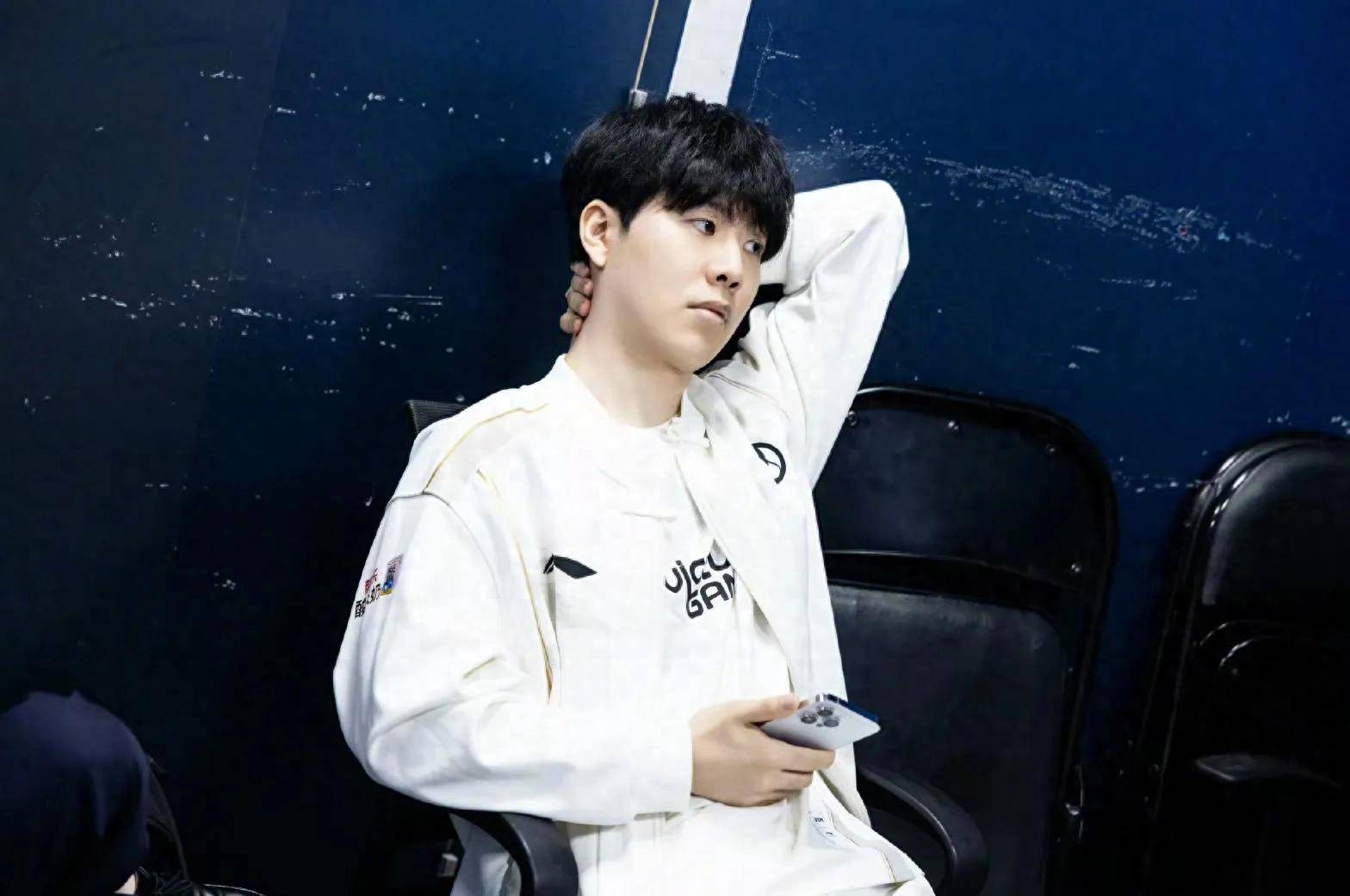 迫使防守不 迫使防守不